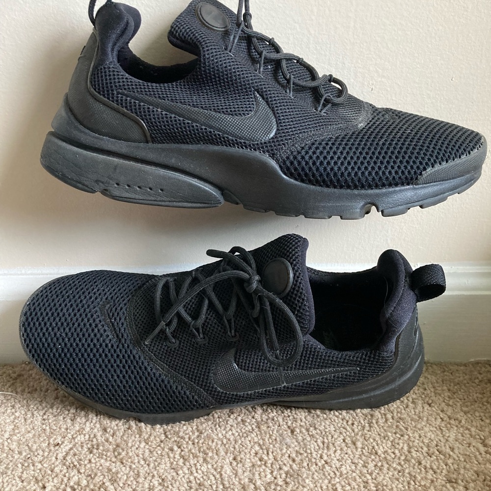 Women’s Nike running shoe size 8.5 black